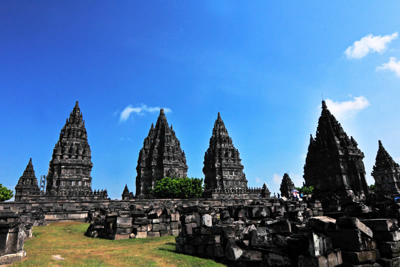Fresh Morning Borobudur Prambanan Tour